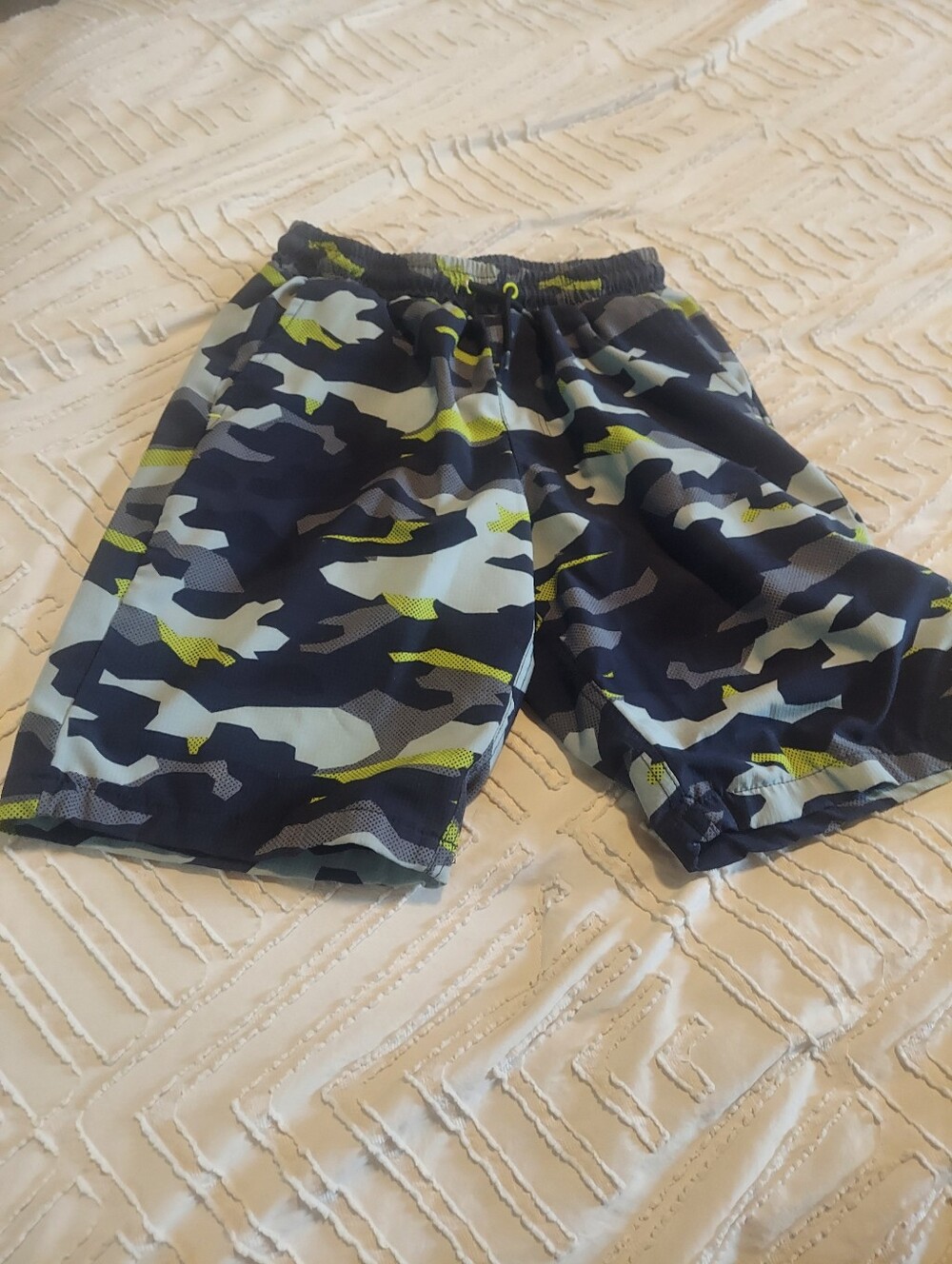 Eddie Bauer Kids Camo Swim Trunks Board Shorts Green Gray Medium 10/12